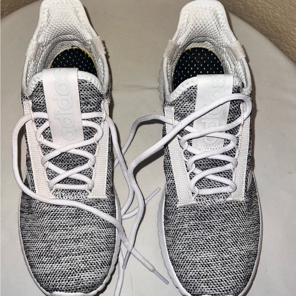 Used Men’s Adidas Tennis Shoe. - Picture 1 of 10